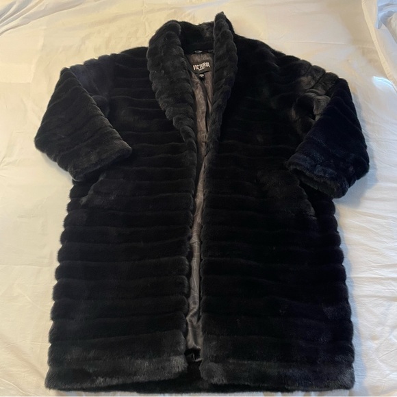 Victoria’s Secret Fur Coat Limited Edition - Picture 2 of 9